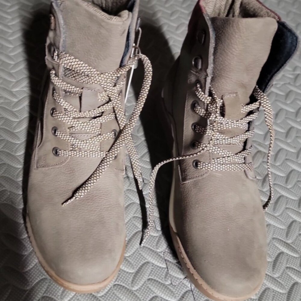 NIB - Cougar Speedy Taupe Leather Boots - Size 11
